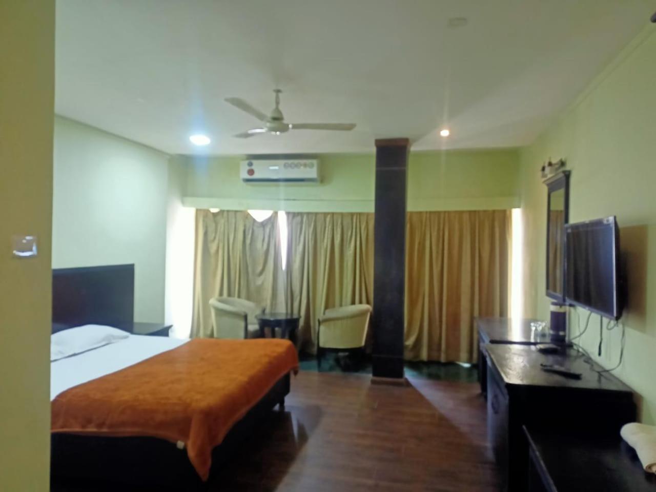 Hotel Skylark Nagpur Bagian luar foto