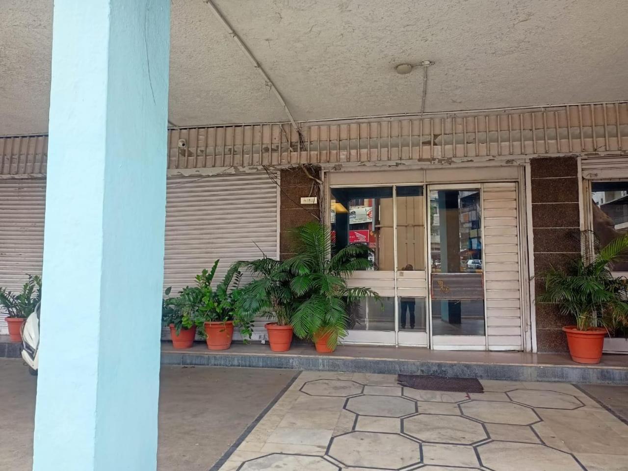 Hotel Skylark Nagpur Bagian luar foto