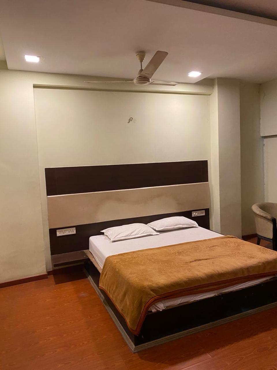 Hotel Skylark Nagpur Bagian luar foto